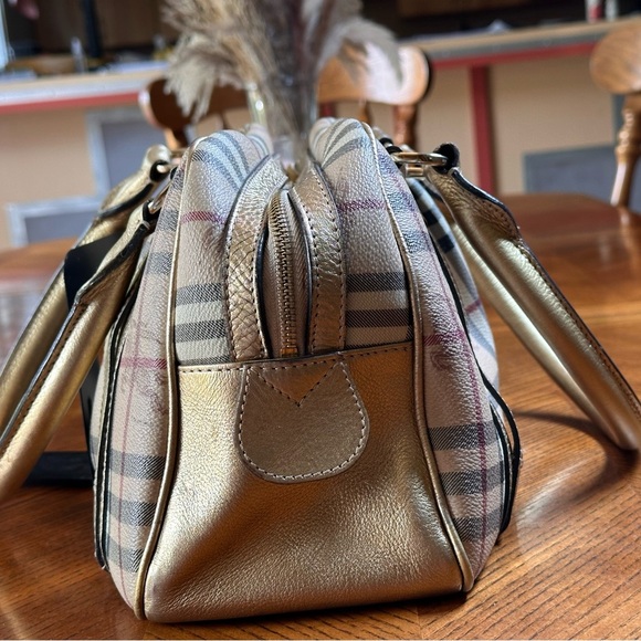 Burberry Haymarket Check PVC Leather with Gold Accents & COA - Picture 8 of 10